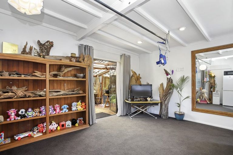 Photo of property in 7 Kamara Road, Glen Eden, Auckland, 0602