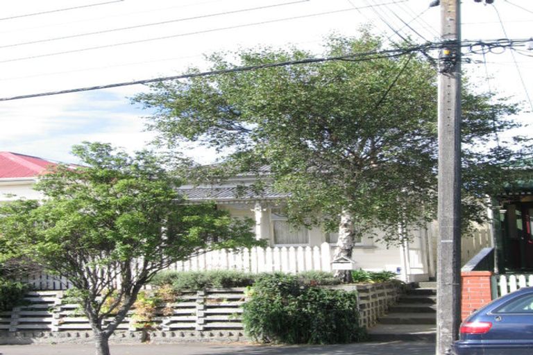 Photo of property in 11 Te Wharepouri Street, Berhampore, Wellington, 6023