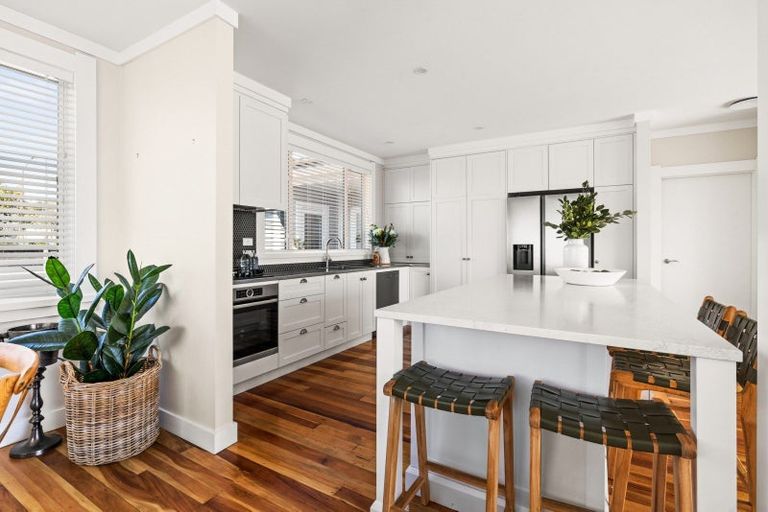 Photo of property in 8 Emerald Hill, Havelock North, 4130