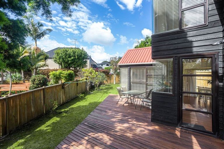 Photo of property in 2/30 Uppingham Crescent, Hillcrest, Auckland, 0627