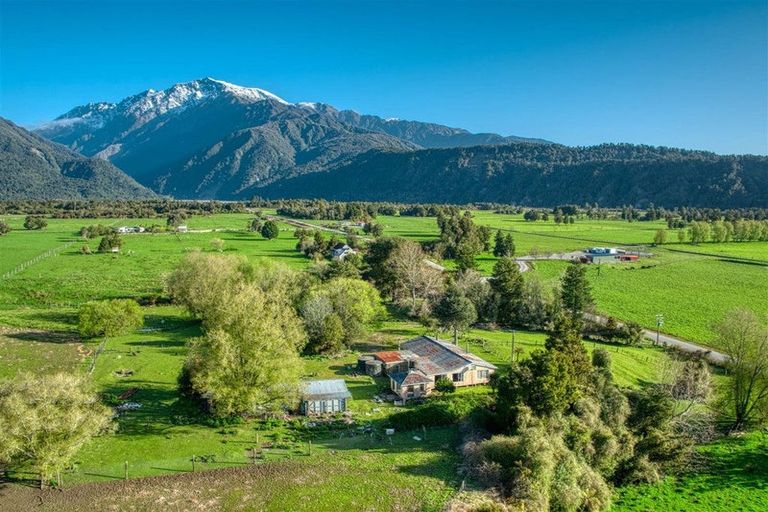 Photo of property in 317 Poerua Valley Road, Harihari, 7884