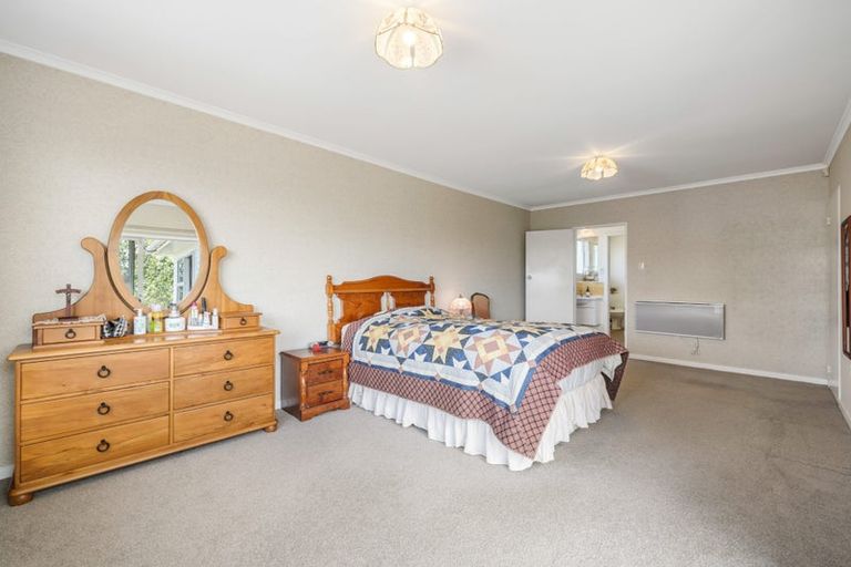 Photo of property in 230 Avonhead Road, Avonhead, Christchurch, 8042