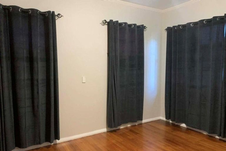 Photo of property in 13 Weraroa Road, Waverley, 4510