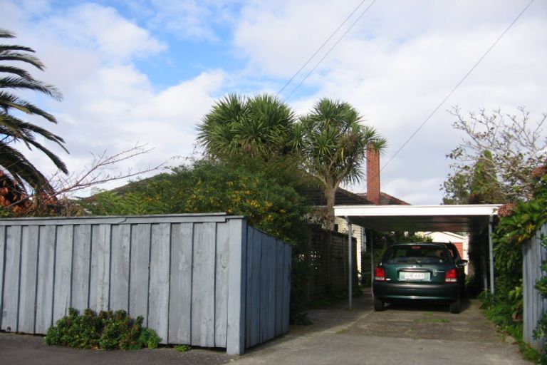 Photo of property in 49 Whites Line West, Woburn, Lower Hutt, 5010