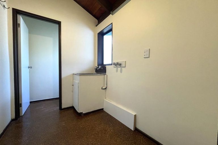 Photo of property in 1/64 Mirrabooka Avenue, Botany Downs, Auckland, 2010