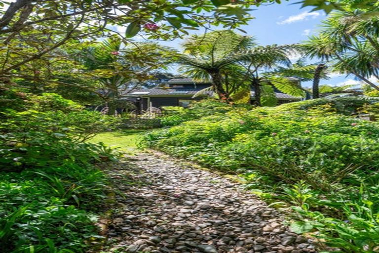 Photo of property in 19 Atarua Gardens, Waiatarua, Auckland, 0604