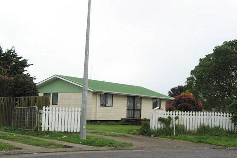 Photo of property in 16 Tauranga Place, Waitara, 4320