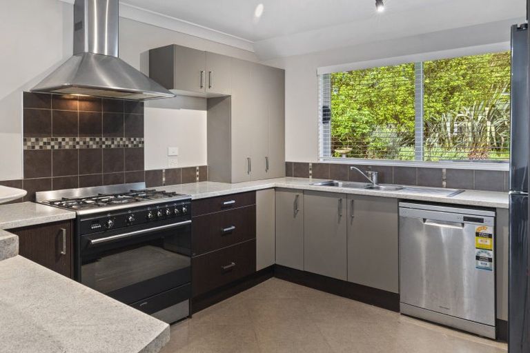 Photo of property in 21 Old Barn Road, Opaheke, Papakura, 2584