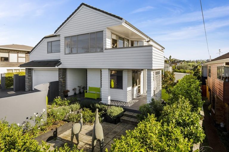 Photo of property in 1/148 Beach Road, Campbells Bay, Auckland, 0630