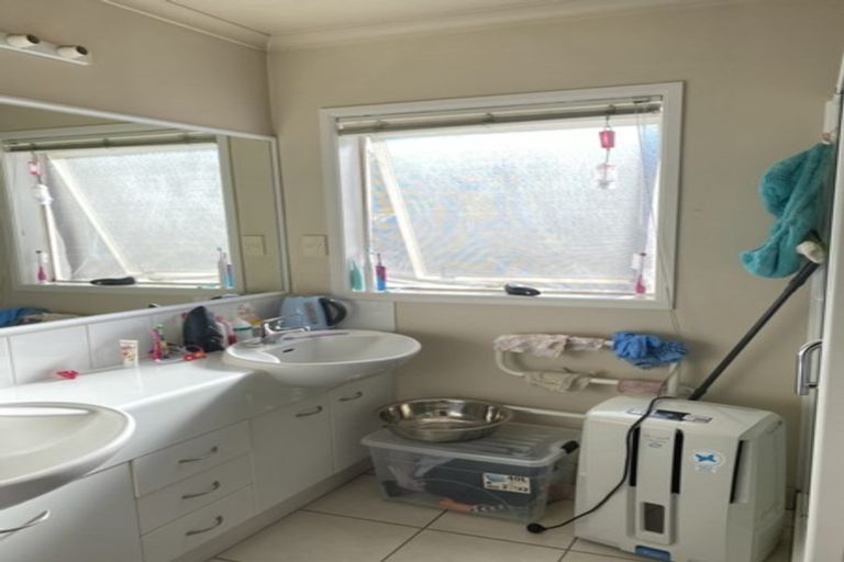 Photo of property in 30 Glencalder Place, Wattle Downs, Auckland, 2103