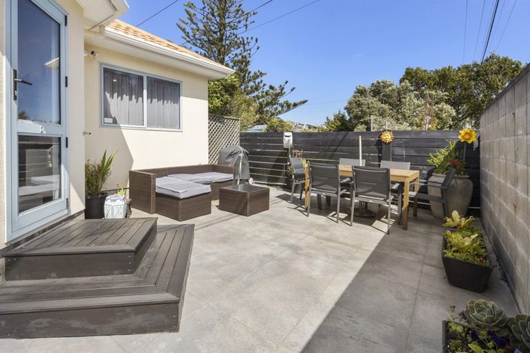 Photo of property in 29b The Parade, Island Bay, Wellington, 6023