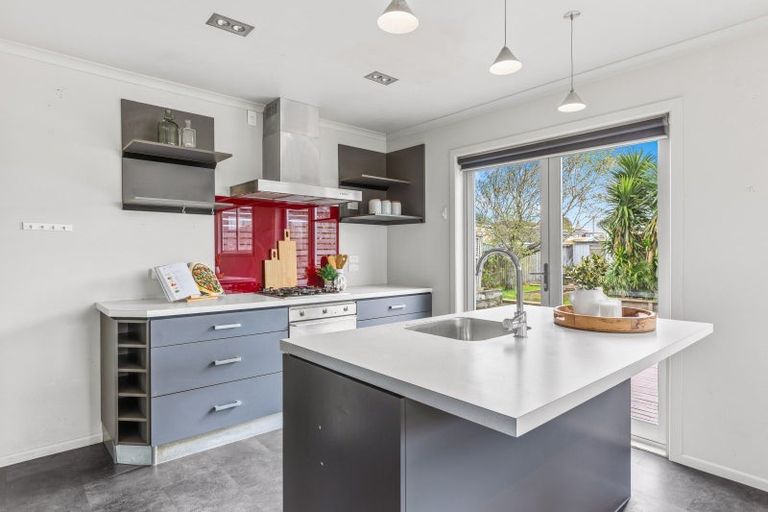 Photo of property in 27 Rospeath Crescent, Spotswood, New Plymouth, 4310