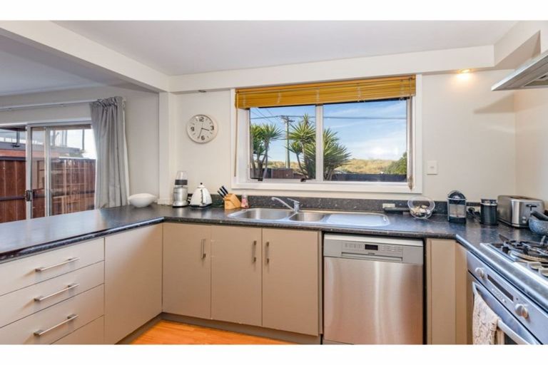 Photo of property in 523 Marine Parade, South New Brighton, Christchurch, 8062