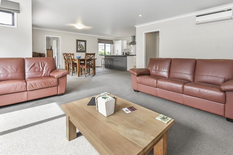 Photo of property in 216 Frimley Oaks, Frimley, Hastings, 4120