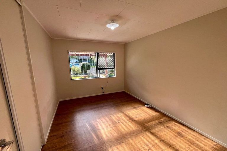 Photo of property in 1 John Webster Place, Glen Eden, Auckland, 0602