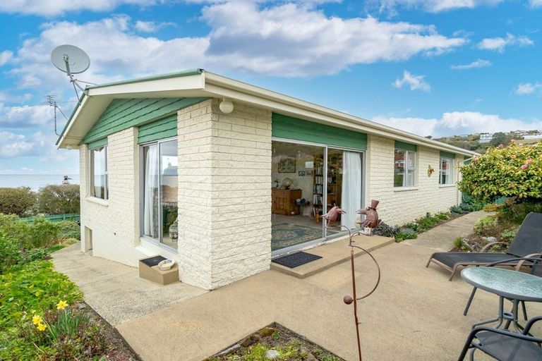 Photo of property in 14 Winston Place, Kew, Dunedin, 9012