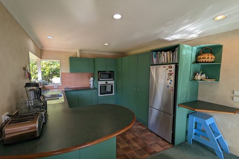 Photo of property in 10 Crown Hill, Paraparaumu, 5032