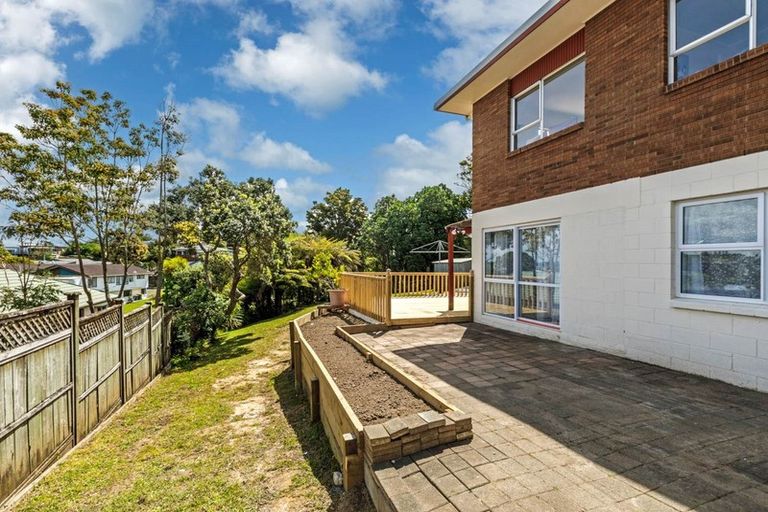 Photo of property in 16 Colin Wild Place, Glenfield, Auckland, 0629