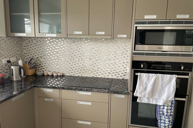 Photo of property in 91 Akaroa Drive, Maupuia, Wellington, 6022