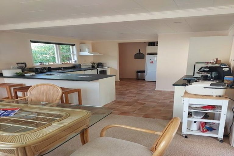 Photo of property in 11 Zande Terrace, Tawa, Wellington, 5028