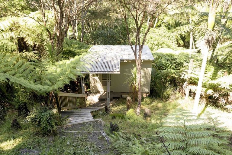 Photo of property in 41 Warner Park Avenue, Laingholm, Auckland, 0604