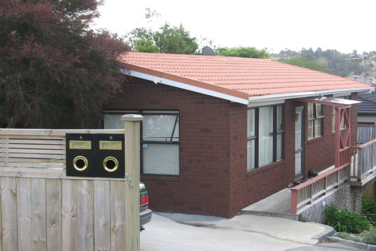 Photo of property in 2/890 East Coast Road, Northcross, Auckland, 0630