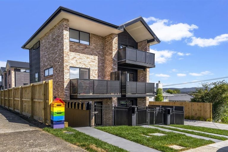 Photo of property in 2/137 View Road, Sunnyvale, Auckland, 0612