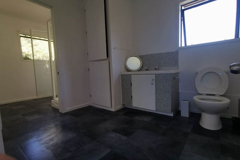 Photo of property in 1295 Whangaparaoa Road, Army Bay, Whangaparaoa, 0930