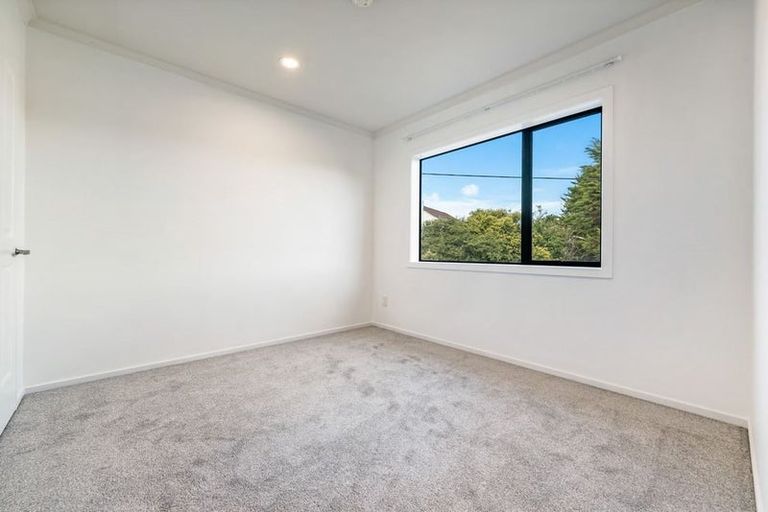 Photo of property in 4/2 Swan Hill Drive, Glen Eden, Auckland, 0602