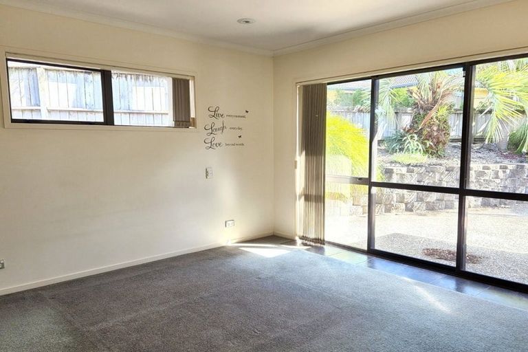 Photo of property in 60 Cabeleigh Drive, Helensville, 0800