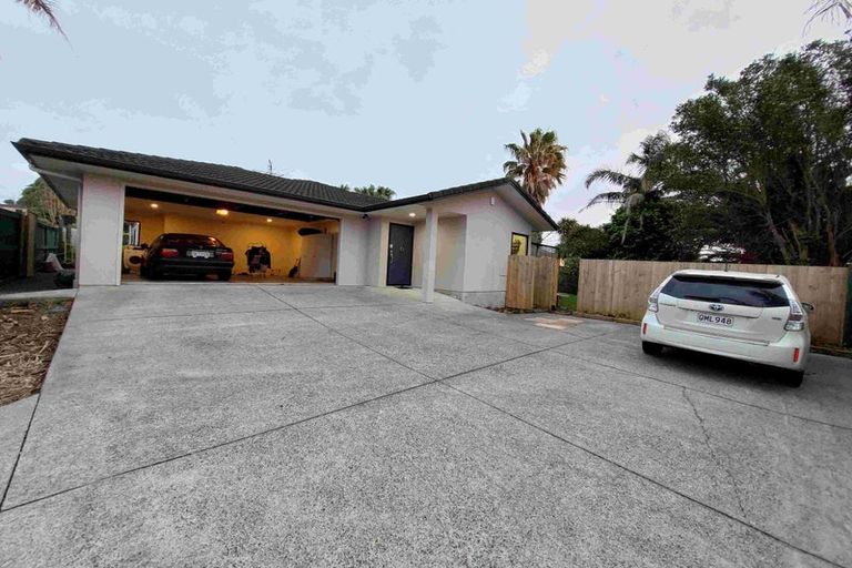 Photo of property in 42 Triangle Road, Massey, Auckland, 0614