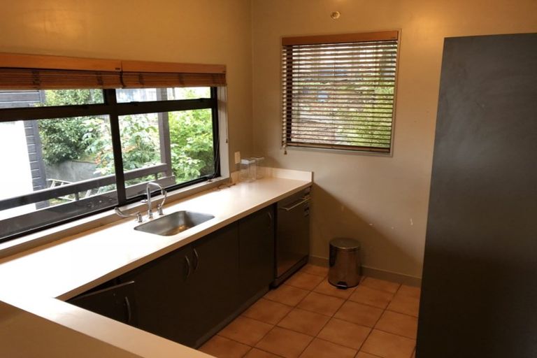 Photo of property in 15a Cameron Place, Fernhill, Queenstown, 9300