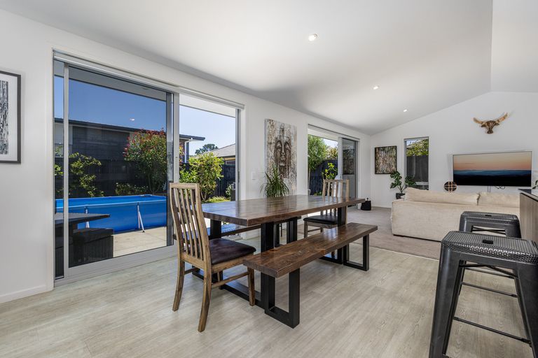 Photo of property in 27 Hiria Crescent, Papamoa Beach, Papamoa, 3118