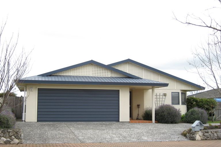Photo of property in 12 Penlington Place, Havelock North, 4130
