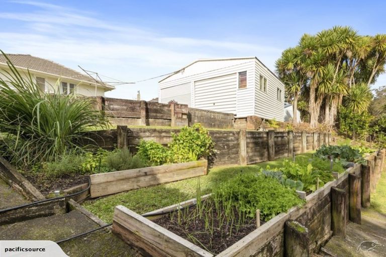 Photo of property in 5 Albert Pryor Avenue, Henderson, Auckland, 0612