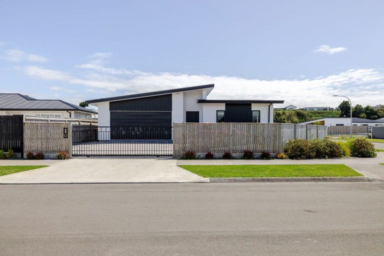 Photo of property in 77 Freedom Drive, Kelvin Grove, Palmerston North, 4414