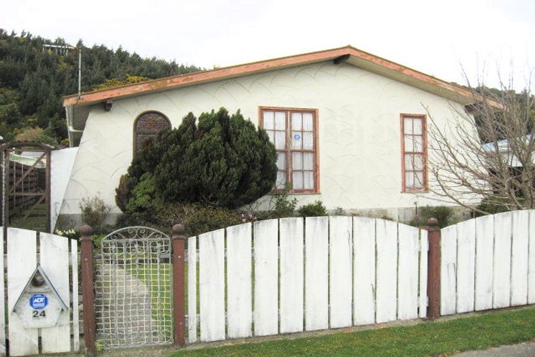 Photo of property in 24 Belgrave Street, Wainuiomata, Lower Hutt, 5014