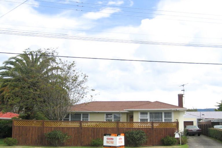 Photo of property in 17 Totara Park Road, Clouston Park, Upper Hutt, 5018