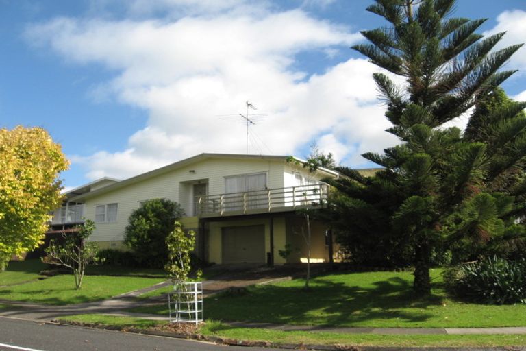 Photo of property in 59 Beechdale Crescent, Pakuranga Heights, Auckland, 2010