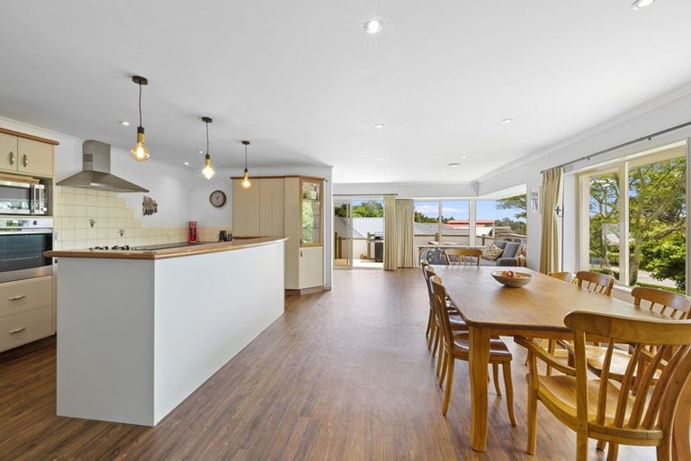 Photo of property in 1 Orlando Close, Frankleigh Park, New Plymouth, 4310
