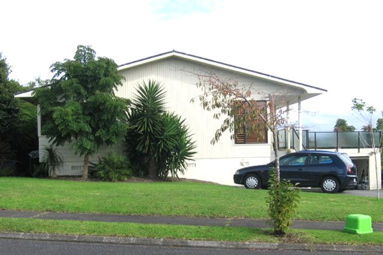 Photo of property in 18 Treeway, Sunnyhills, Auckland, 2010