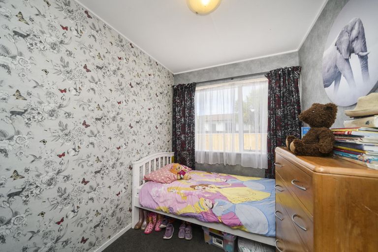 Photo of property in 28 Branigan Parade, Kelvin Grove, Palmerston North, 4414