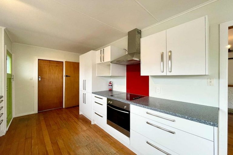 Photo of property in 15 Beaumont Crescent, Frankleigh Park, New Plymouth, 4310