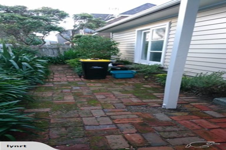 Photo of property in 1/15 Apu Crescent, Lyall Bay, Wellington, 6022