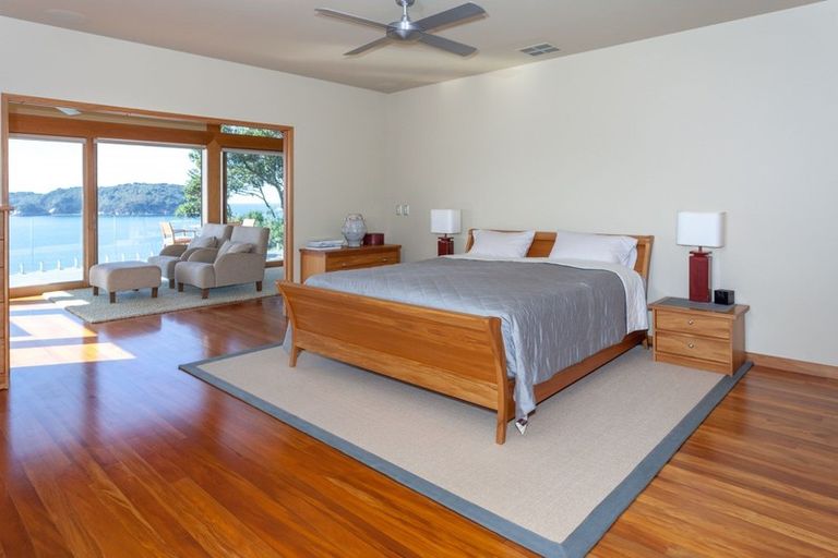 Photo of property in 36 Tutaritari Road, Hahei, Whitianga, 3591