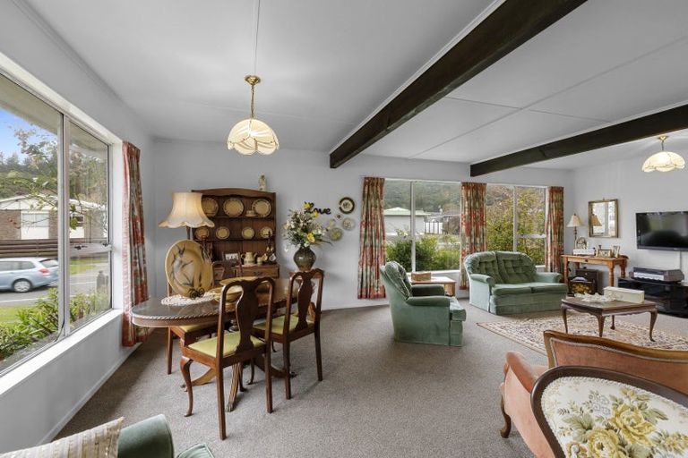 Photo of property in 298 Wellington Road, Wainuiomata, Lower Hutt, 5014