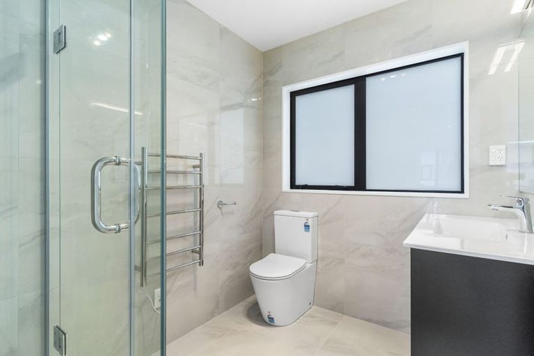 Photo of property in 7b Gladfield Lane, Te Atatu Peninsula, Auckland, 0610