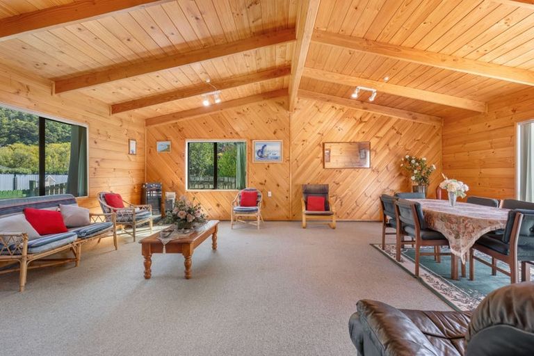 Photo of property in 17 Huia Street, Waikawa, Picton, 7220