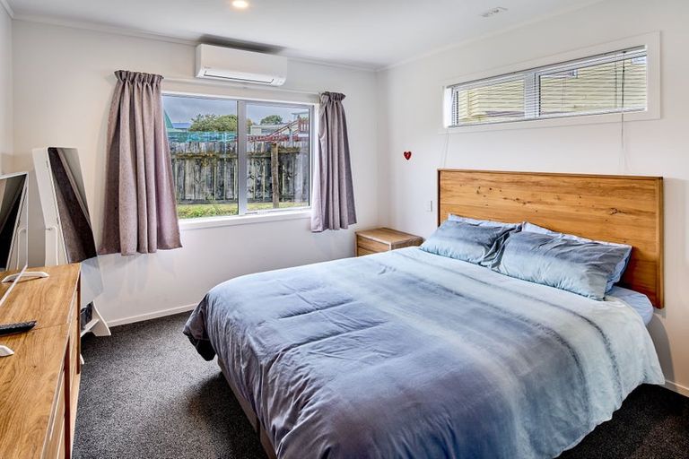 Photo of property in 109a Gloaming Hill, Titahi Bay, Porirua, 5022