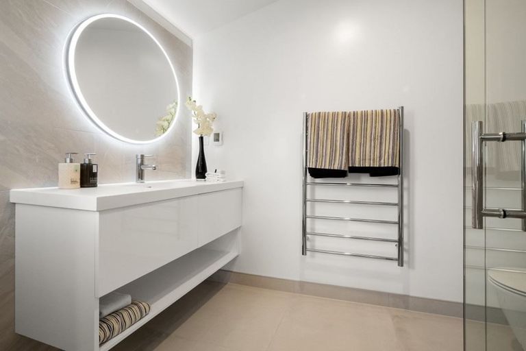 Photo of property in 18 Heaton Grove, Chatswood, Auckland, 0626